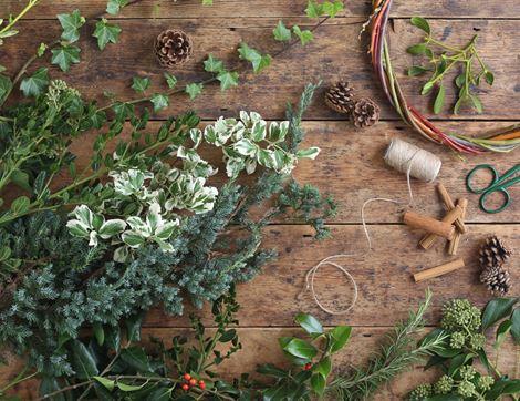 Traditional Christmas Wreath Kit