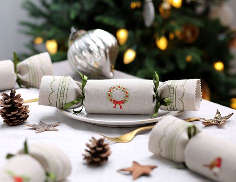 Embroidered Christmas Crackers with Gift Box (Pack of 4)