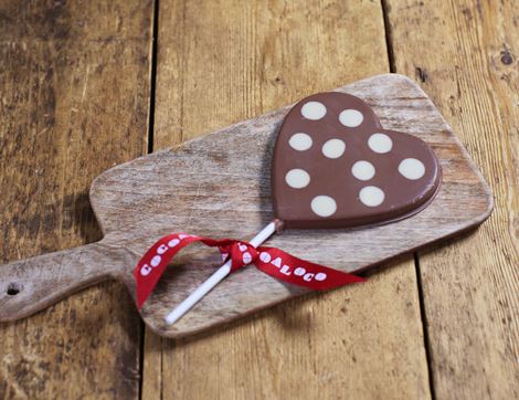 organic large polka dot heart milk chocolate loly 